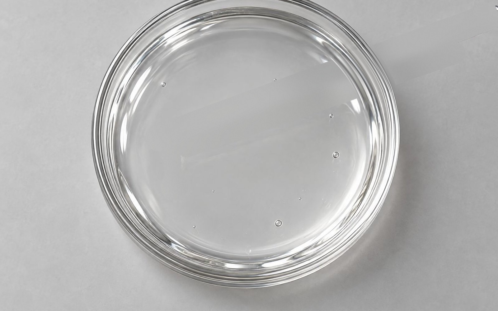 Glass dish of Clear liquid resin