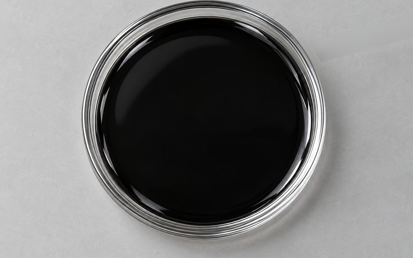 Glass dish of Flame Retardant liquid resin