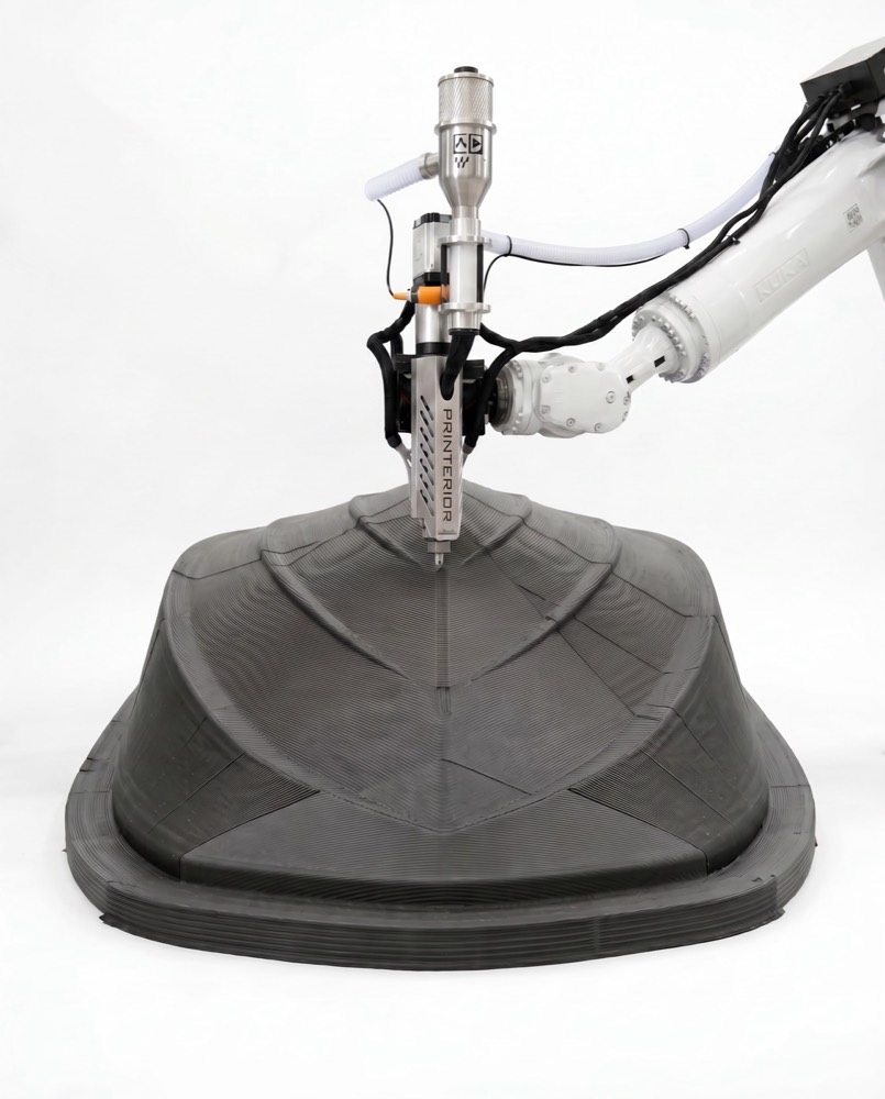 A robot printing a boat hull